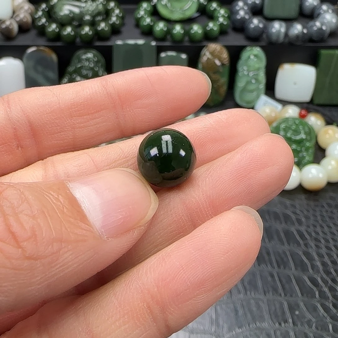 和田玉（碧玉）未镶嵌珠宝奇石