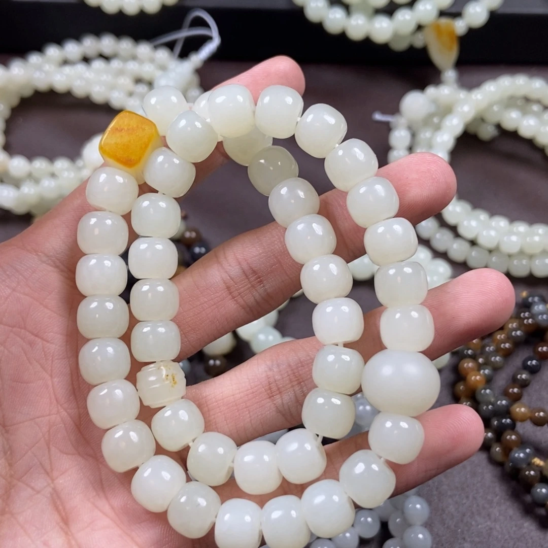 四****和田玉未镶嵌把件