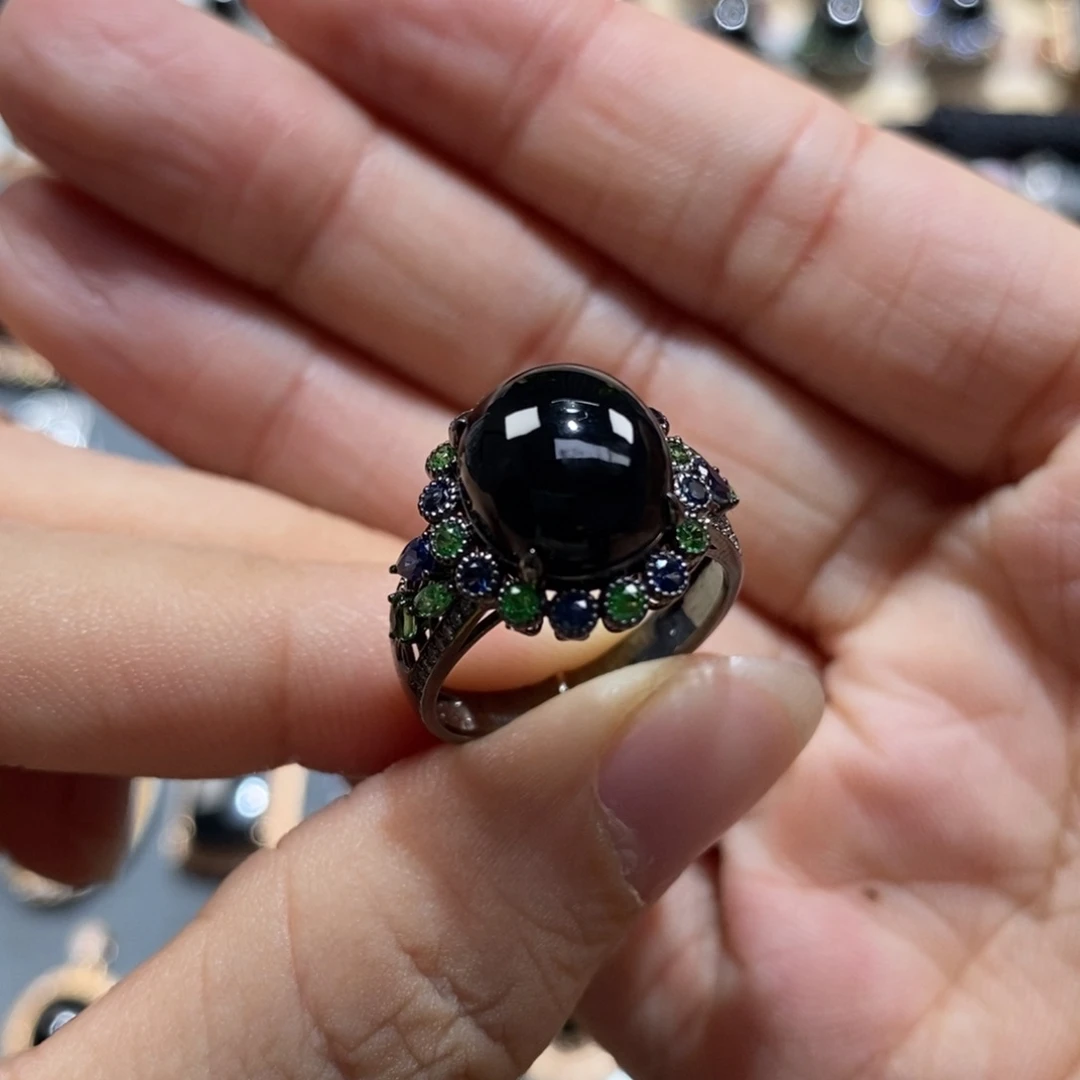 18K金镶嵌戒指翡翠墨翠