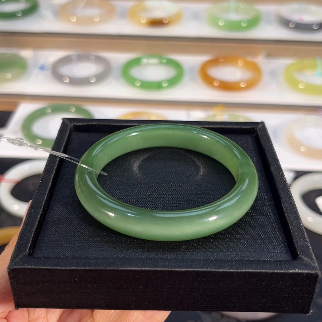 和田玉未镶嵌手镯  「俄碧 一线绿猫」