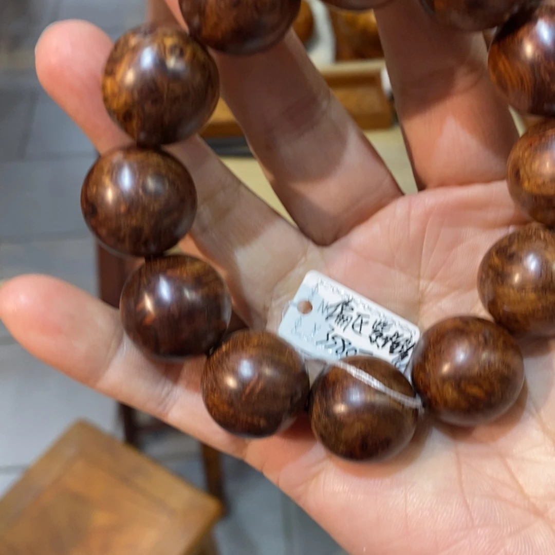 家***炜香枝木类成套家具