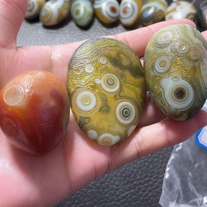 琥珀未镶嵌珠宝奇石布*