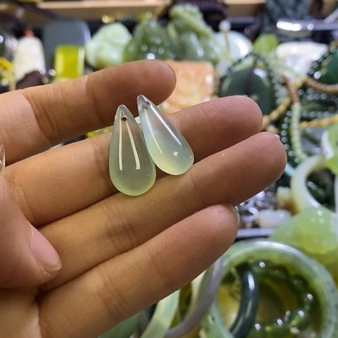 岫玉未镶嵌耳环一对