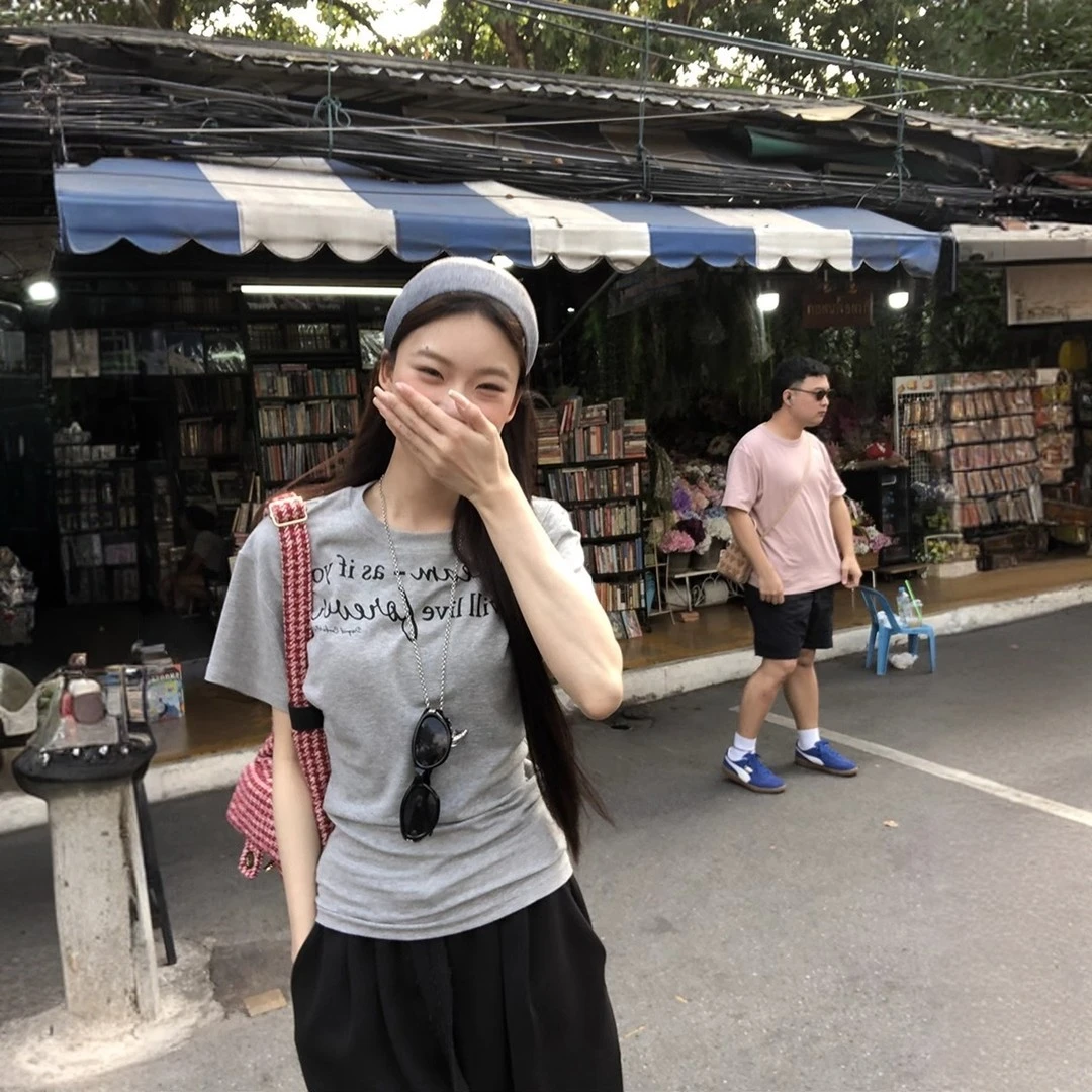 高智感短袖t恤女夏季穿搭灰色修身chic韩系设计感独特绝美上衣T恤