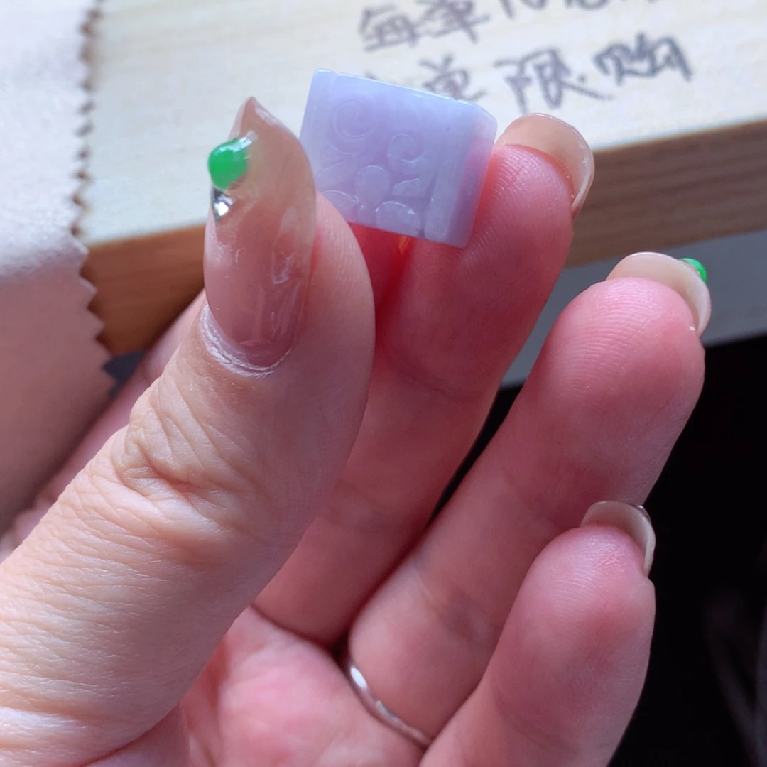 翡翠未镶嵌颈饰吊坠