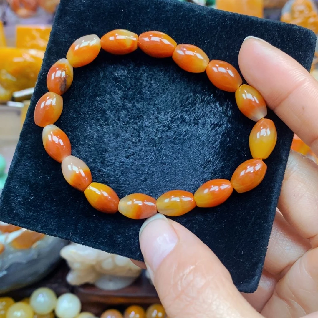 未镶嵌石英质玉（黄龙玉）颈饰