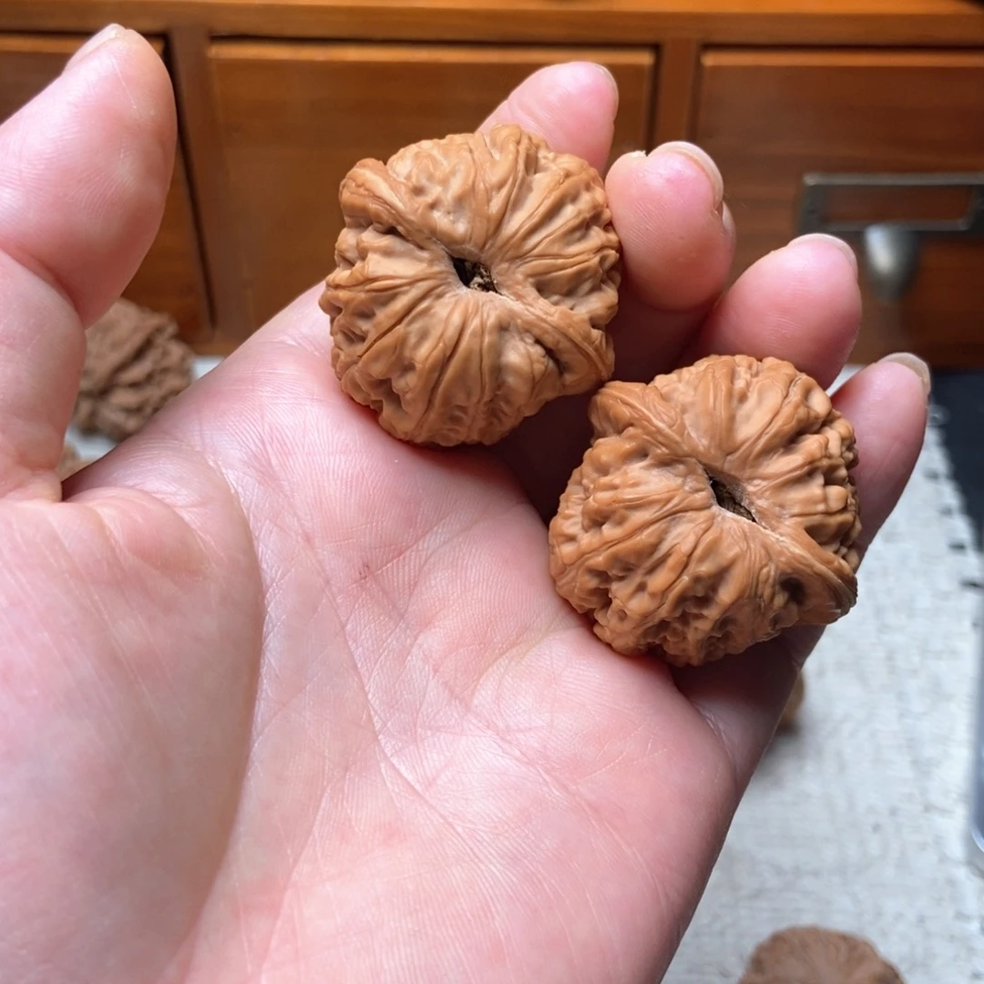 好***连文玩核桃吊坠39平谷元宝