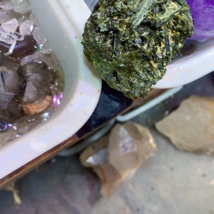 ****舞未镶嵌大型摆件（非配饰）黄晶