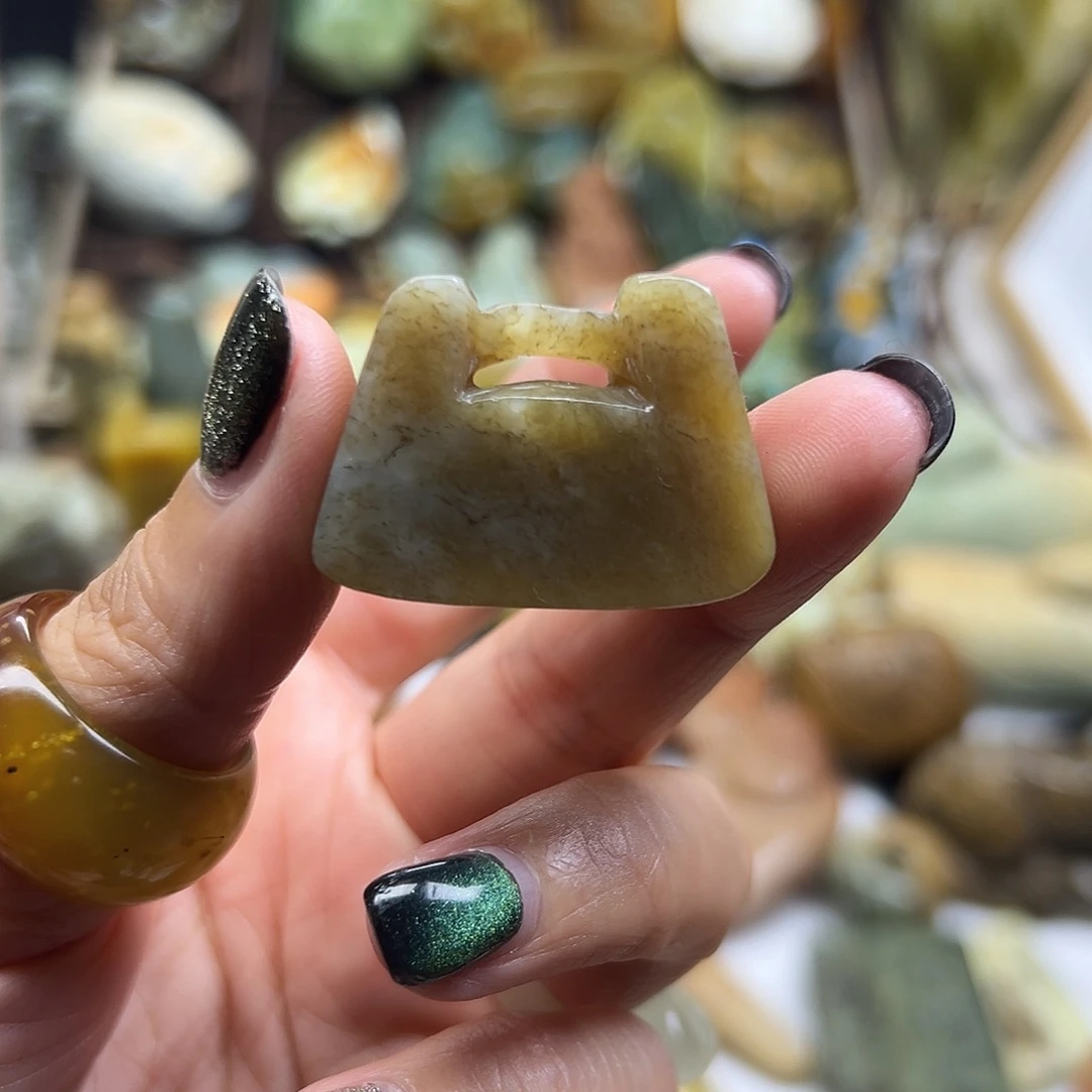 颈饰未镶嵌岫岩老玉（透闪石质玉）老玉锁
