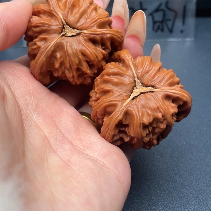 爱***星文玩核桃吊坠白狮子