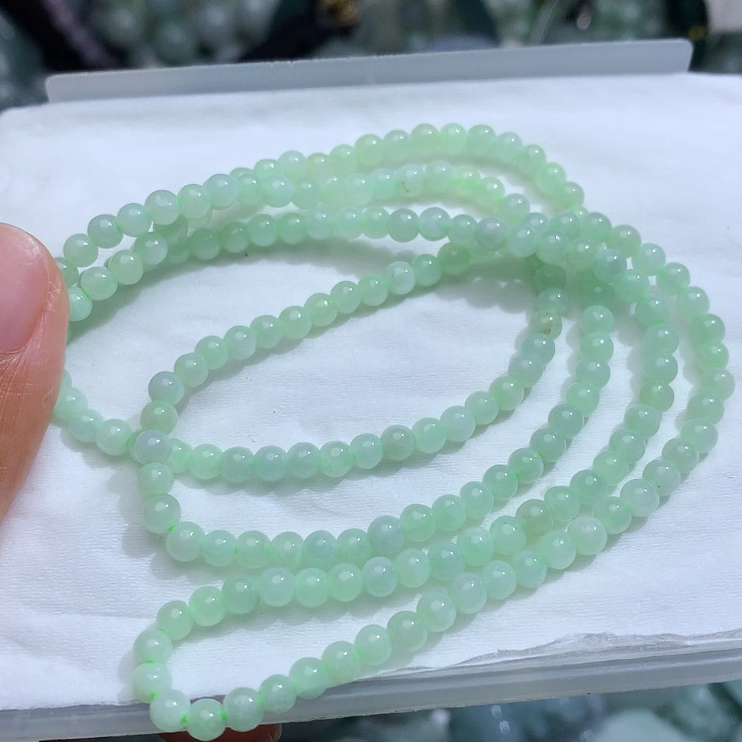 翡翠未镶嵌颈饰，卡3.8