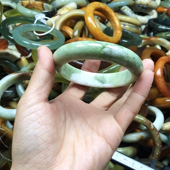 未镶嵌蛇纹石玉手镯向*花