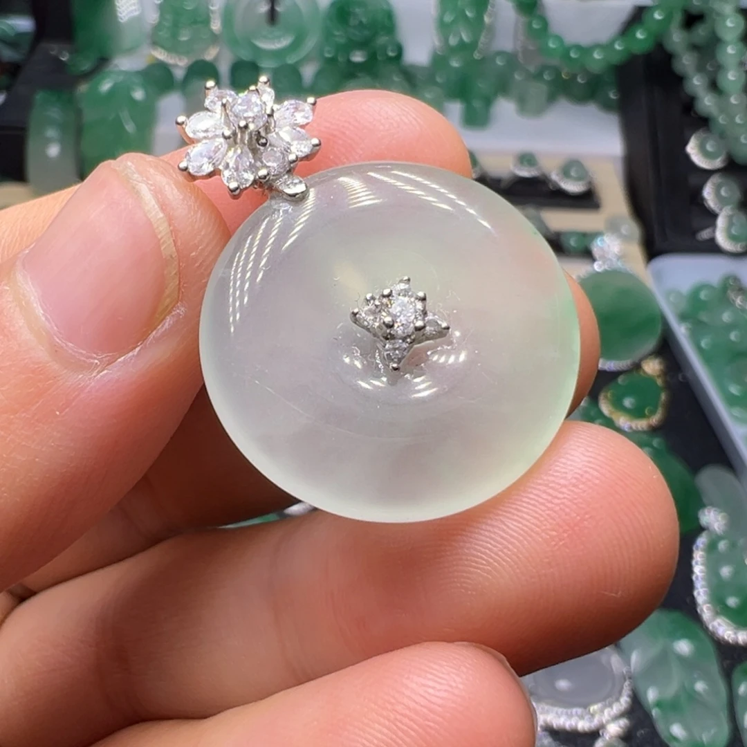 石英质玉（非洲翠）未镶嵌颈饰