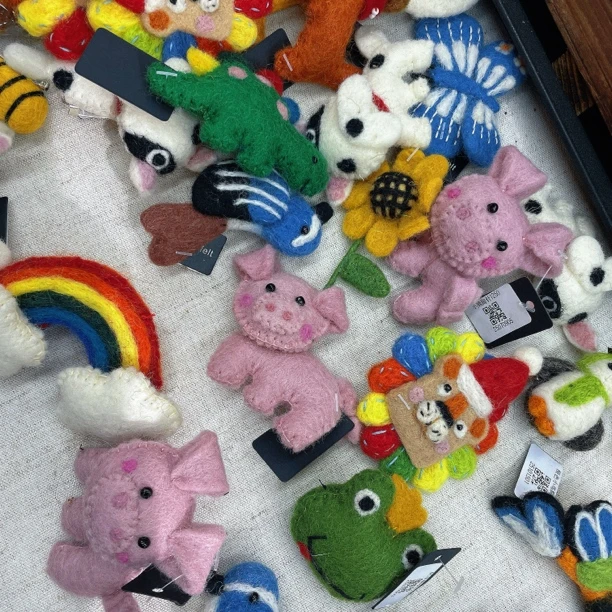 (直播链接)时尚玩偶潮玩可爱胸针包挂钥匙扣包包系列