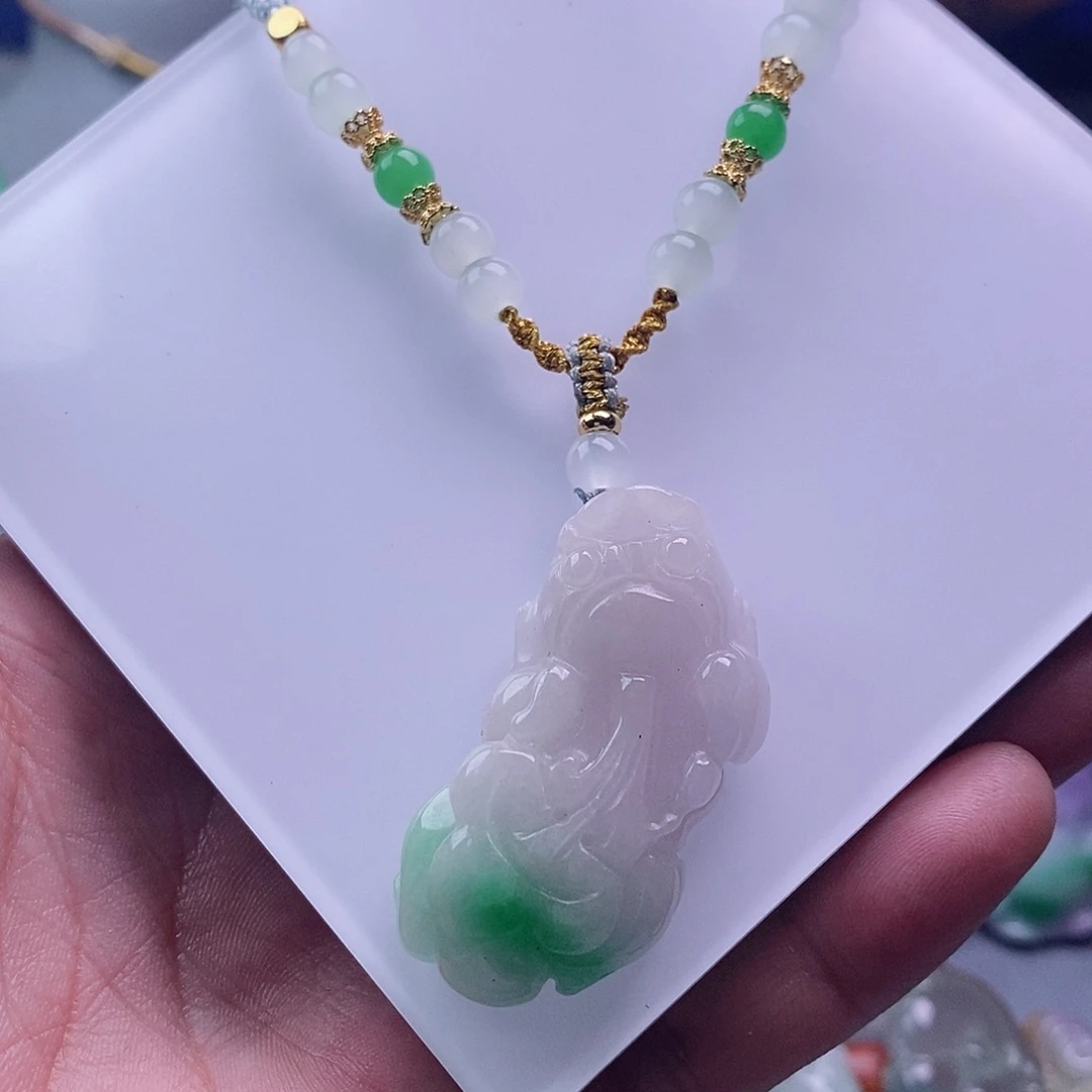 翡翠未镶嵌吊坠(赠链)