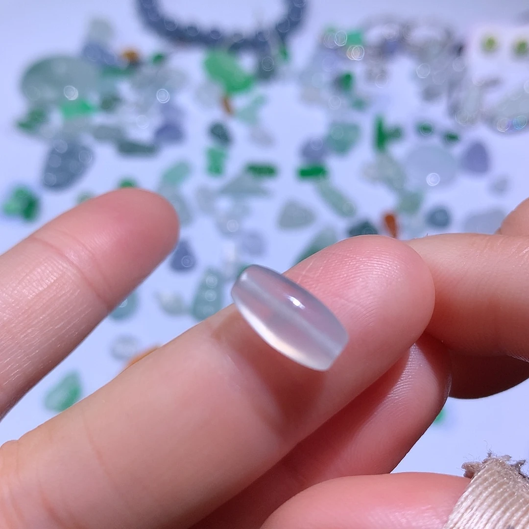 翡翠颈饰未镶嵌枣珠