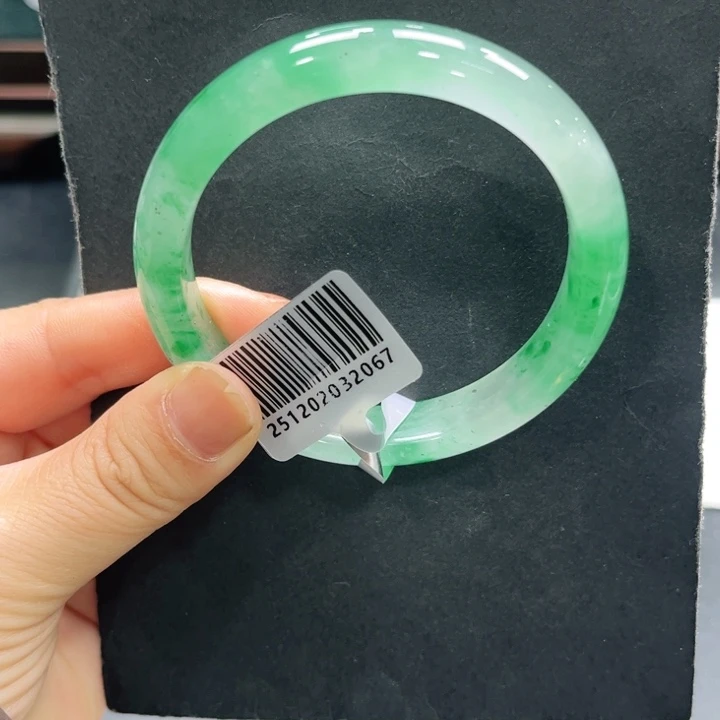 石英质玉（非洲翠）未镶嵌手镯