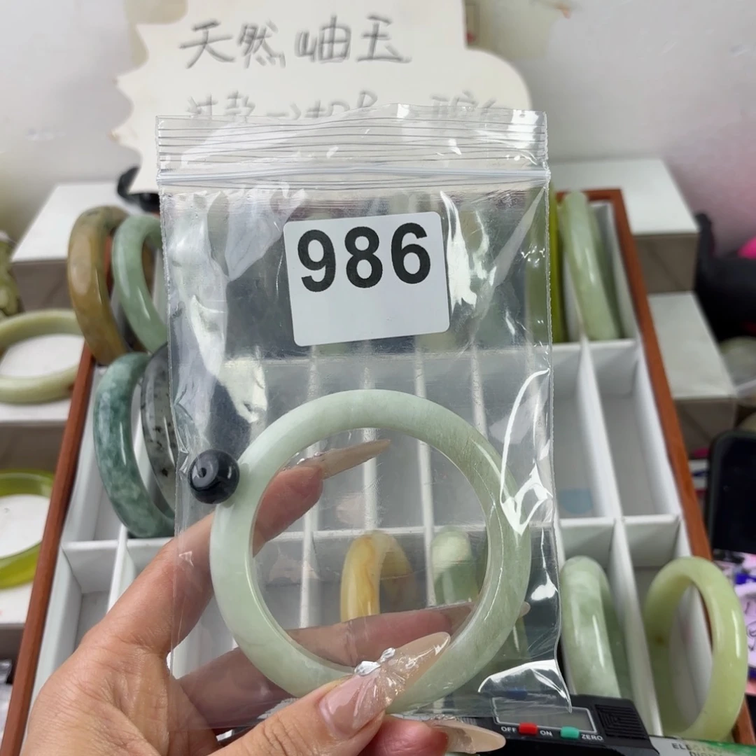 蛇纹石玉未镶嵌手镯P****o