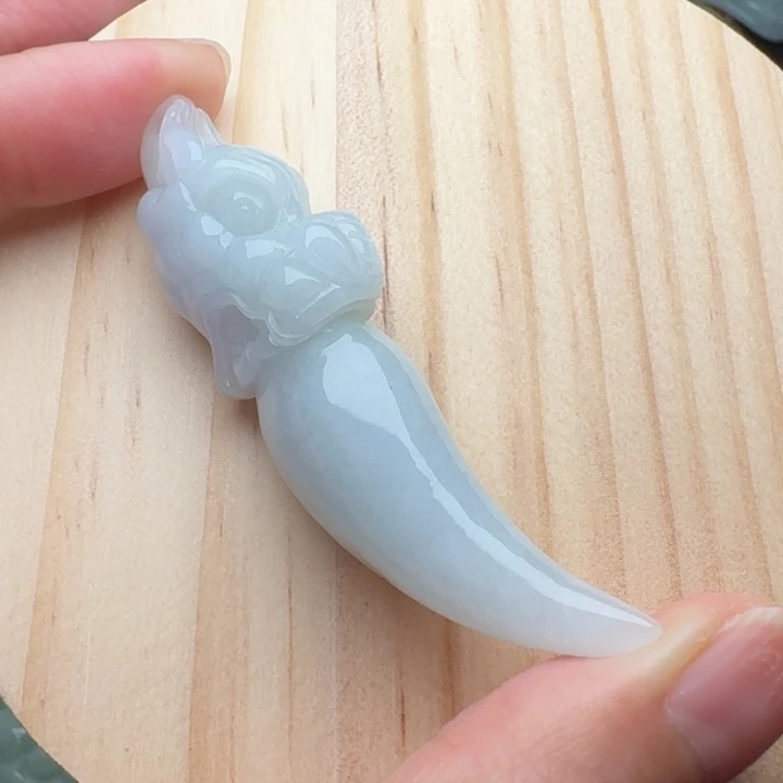 翡翠未镶嵌颈饰大龙牙