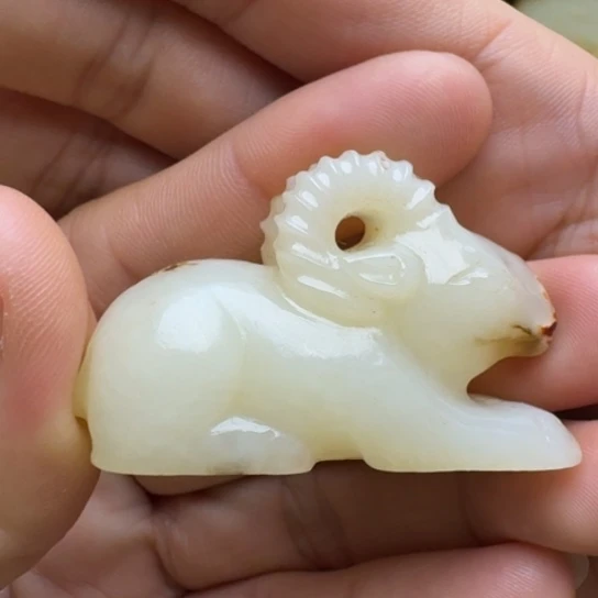 和田玉挂件未镶嵌蓝**云