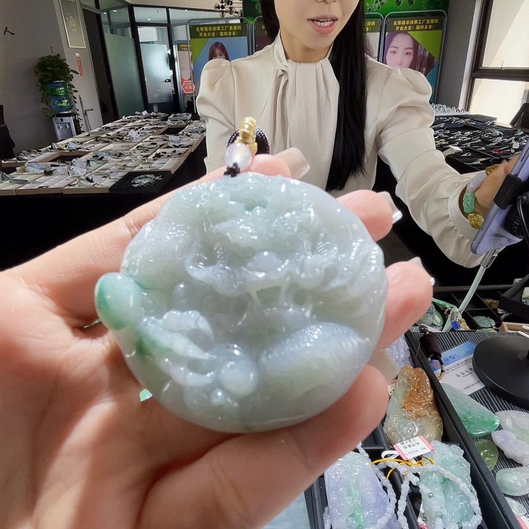 颈饰未镶嵌翡翠一个
