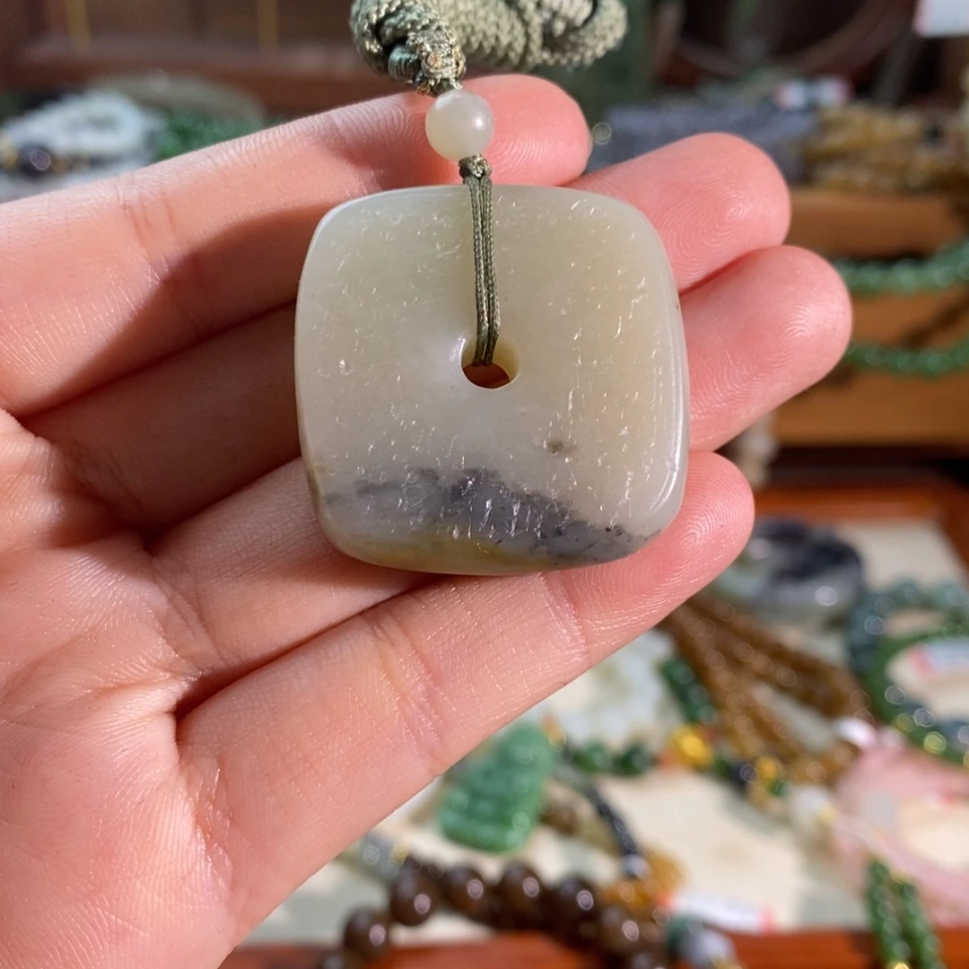 莫***求和田玉未镶嵌手链