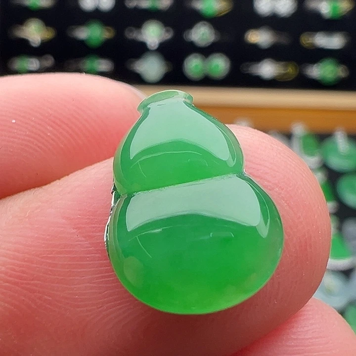 翡翠未镶嵌颈饰葫芦13.7