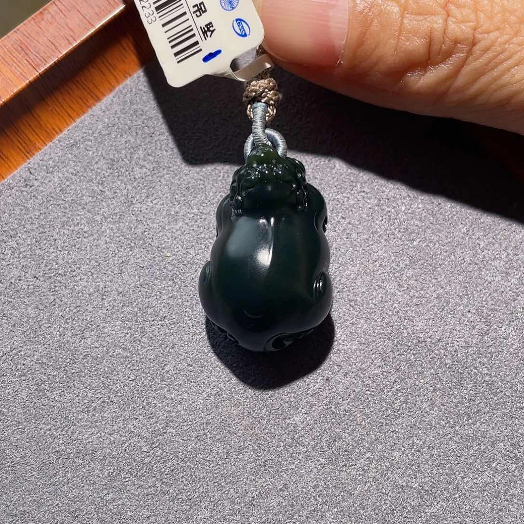 和田玉未镶嵌颈饰霖*和田玉貔貅