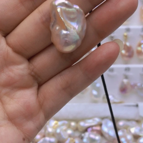 颈饰足金镶嵌淡水珍珠