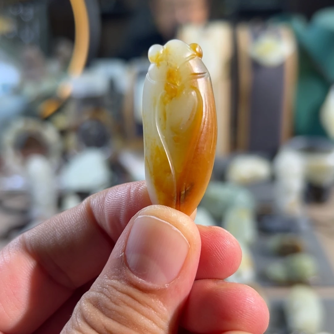 光***哥和田玉未镶嵌颈饰真皮真色