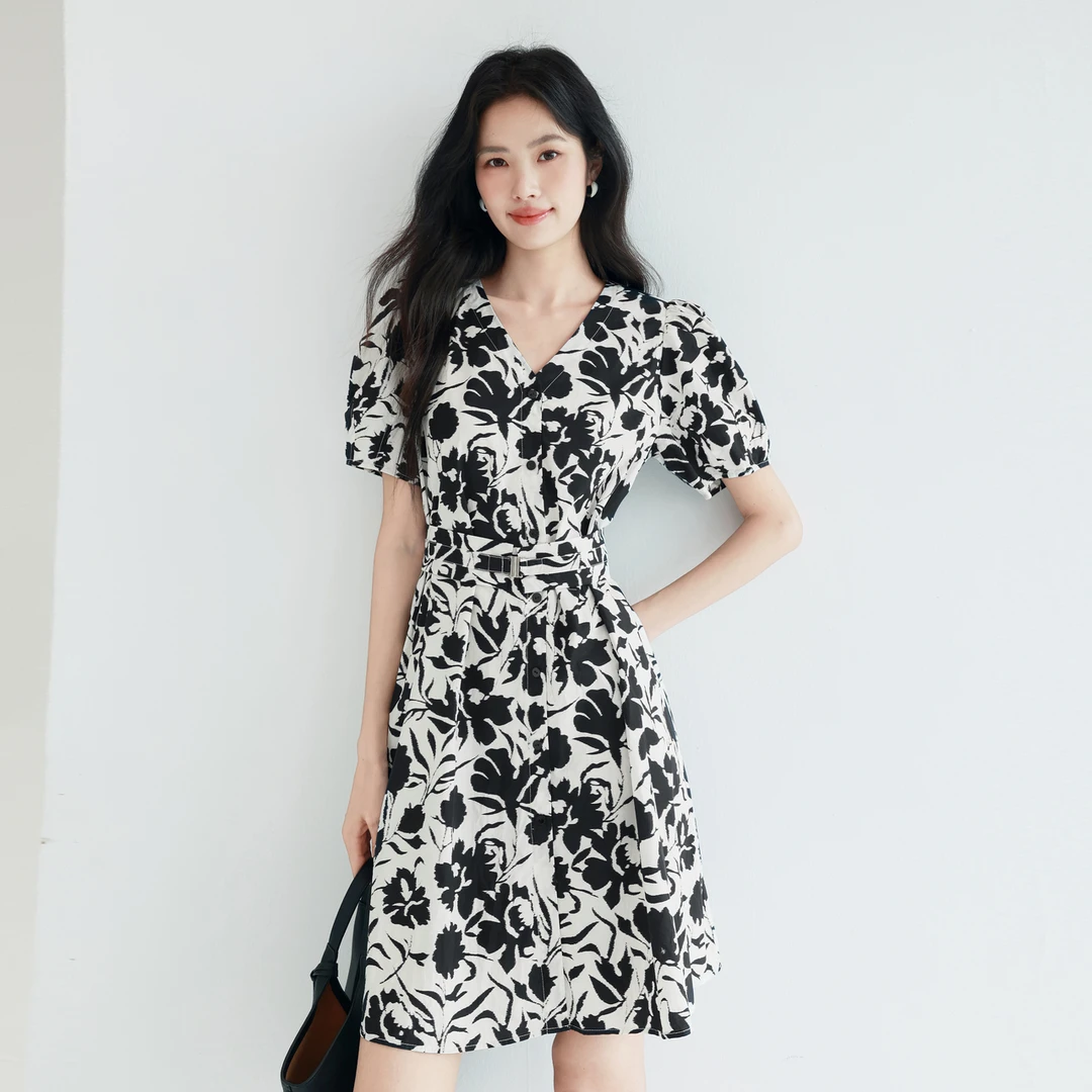 伊芙丽夏季春季流行穿搭V领黑白棉布印花短款碎花连衣裙1G4993341