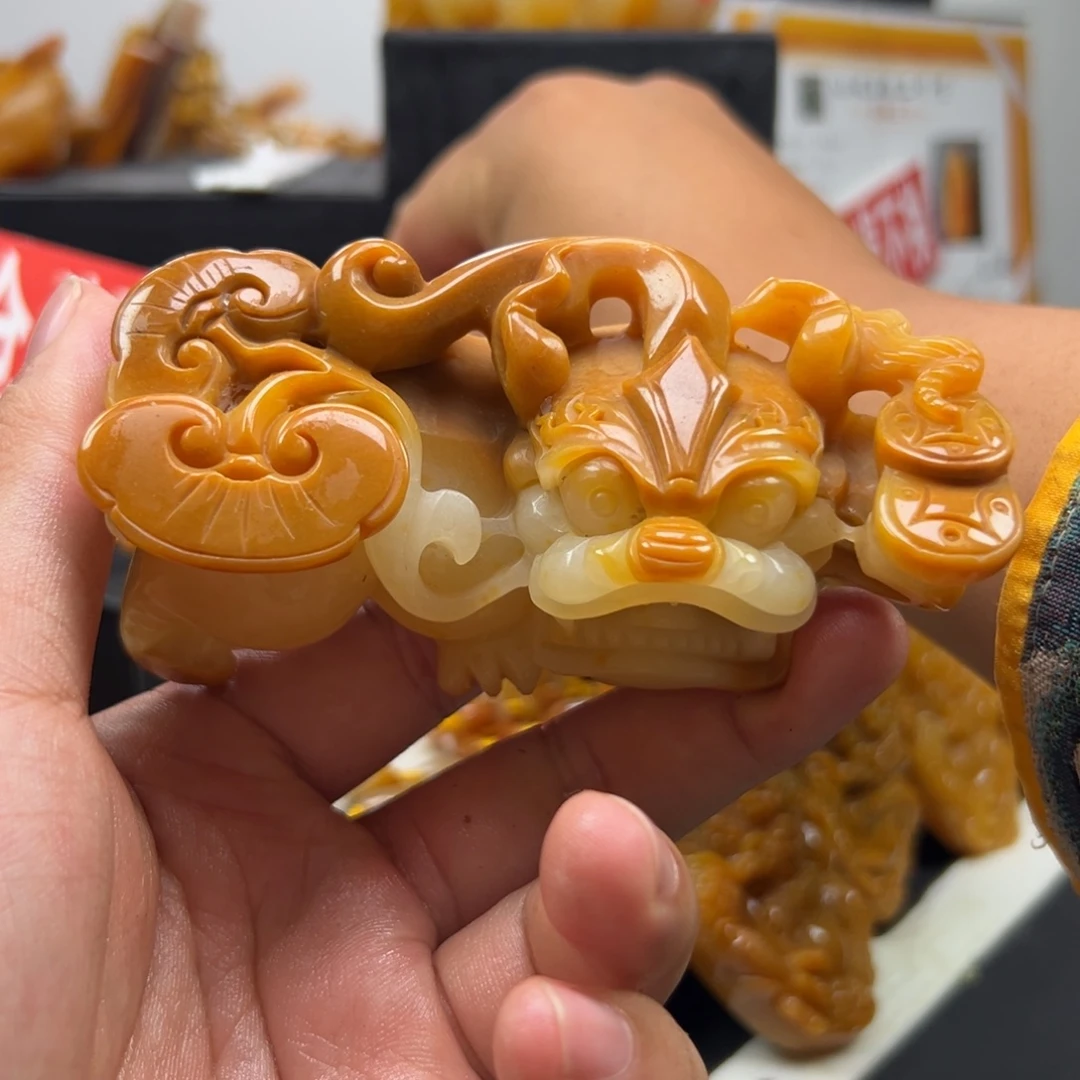 未镶嵌石英质玉（黄龙玉）黄龙玉