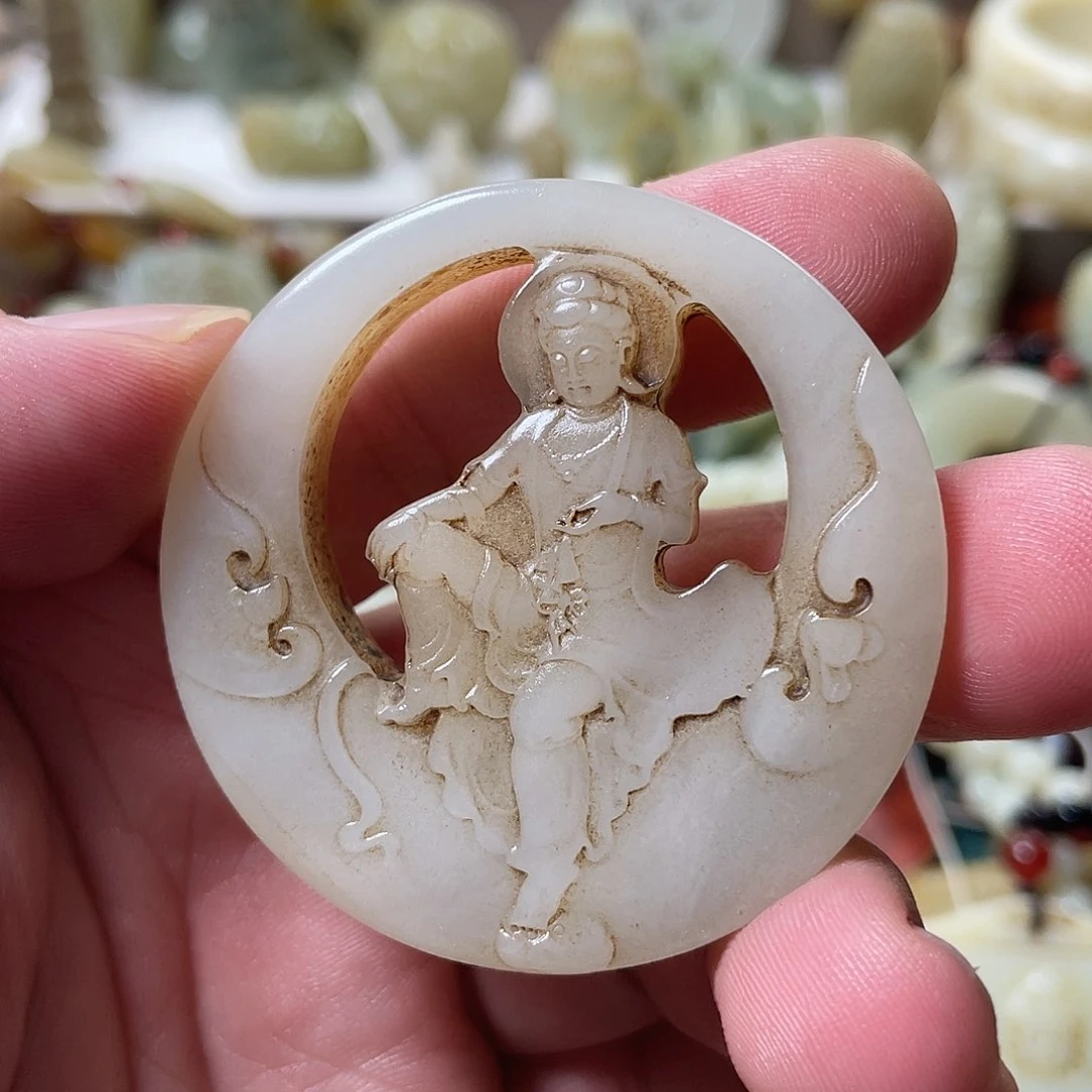 和田玉未镶嵌颈饰春**园