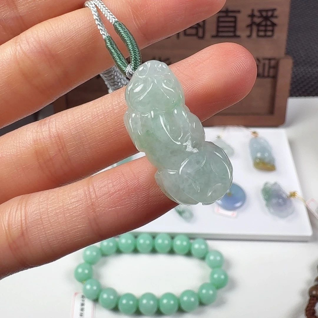 翡翠未镶嵌颈饰2222