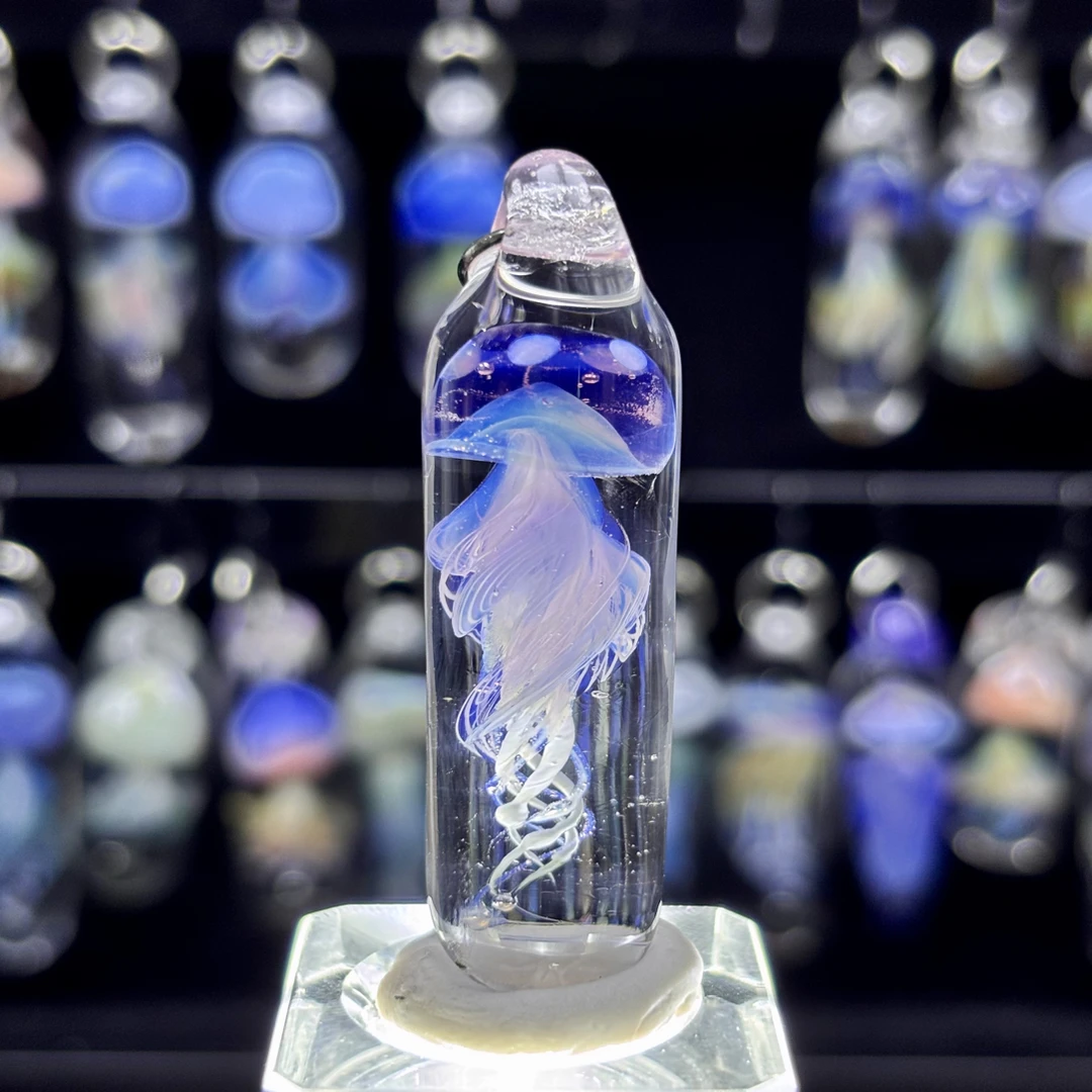 非金属玻璃吊坠 非金属玻璃吊坠  胶囊内嵌水母珠现货