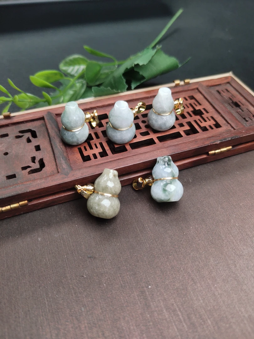 天然A货翡翠宝葫芦吊坠合金扣头多样发货（配皮绳）