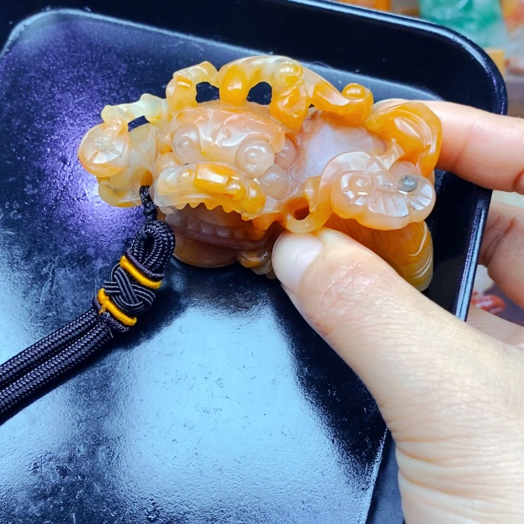 石英质玉（黄龙玉）未镶嵌颈饰
