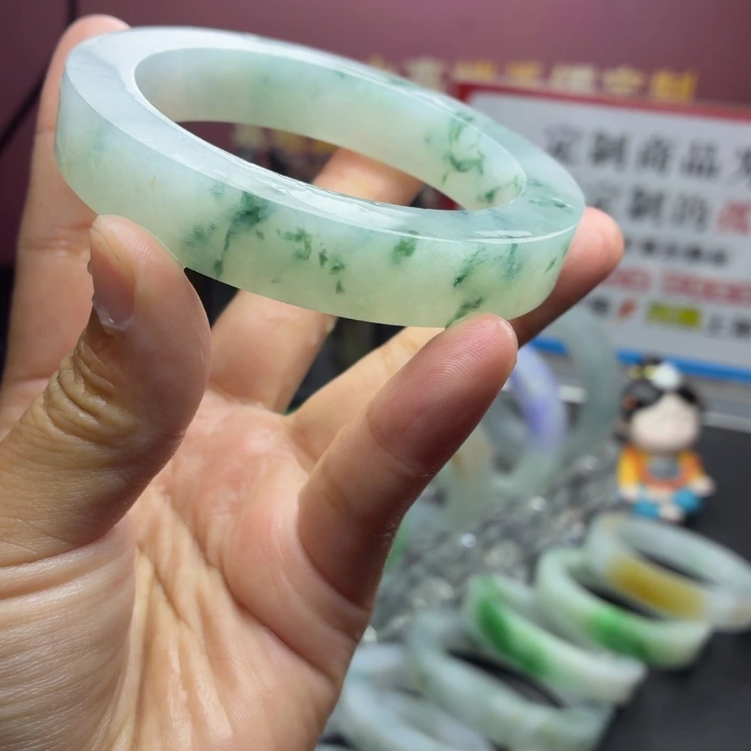 倚***。定制翡翠未镶嵌缅A翡翠多样性发一