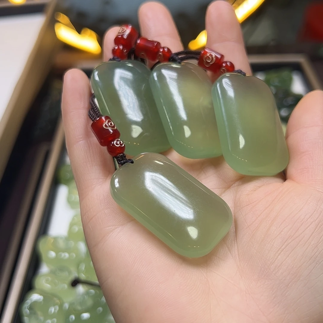 蛇纹石玉未镶嵌吊坠