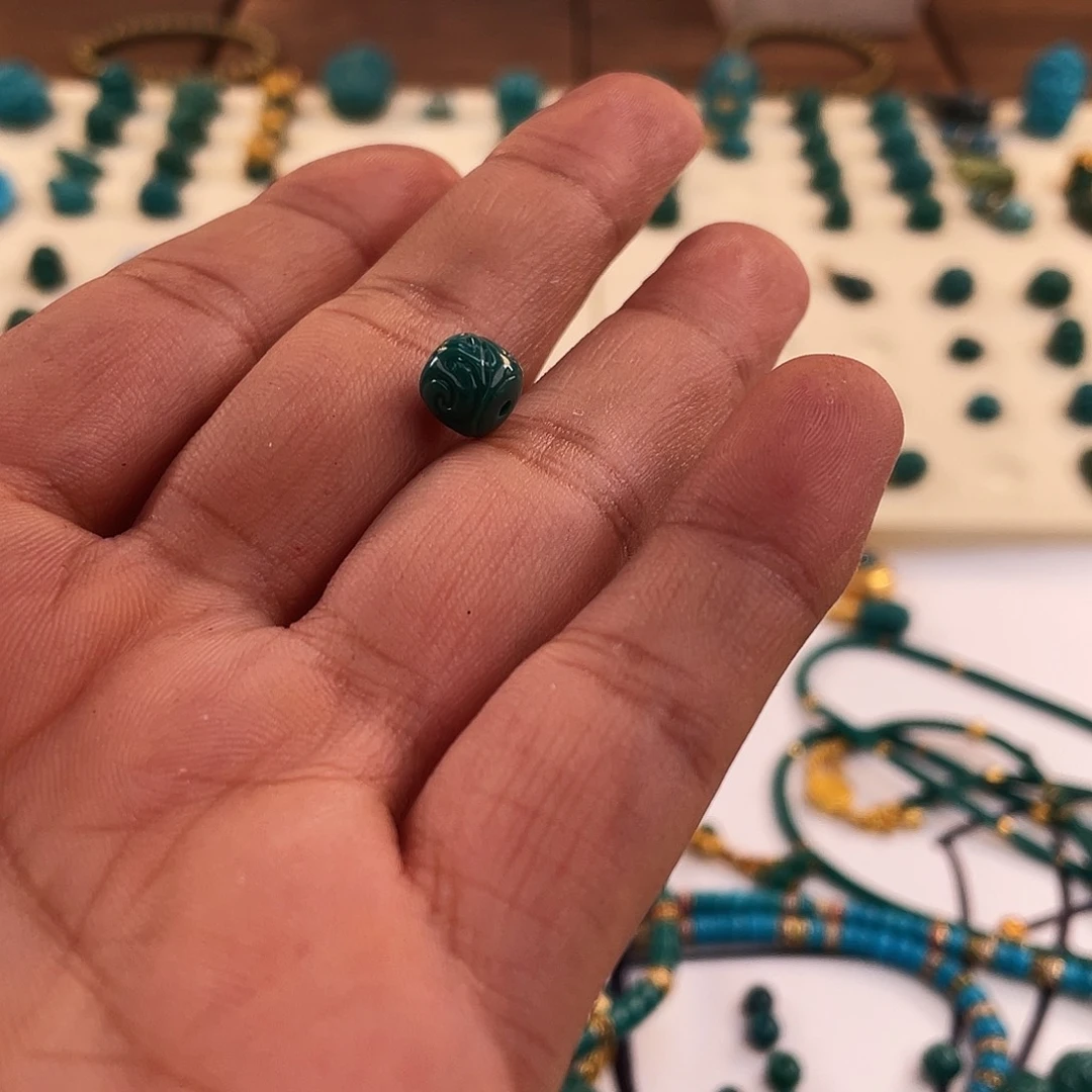 绿松石未镶嵌颈饰