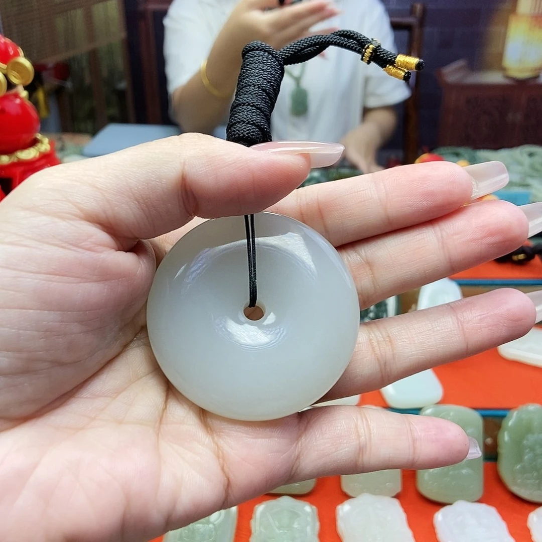 和田玉未镶嵌颈饰姚*