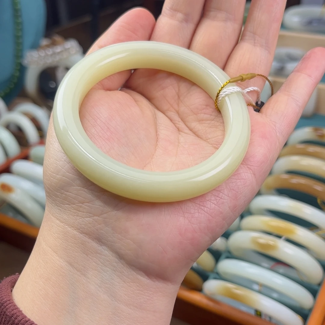 和田玉未镶嵌手镯