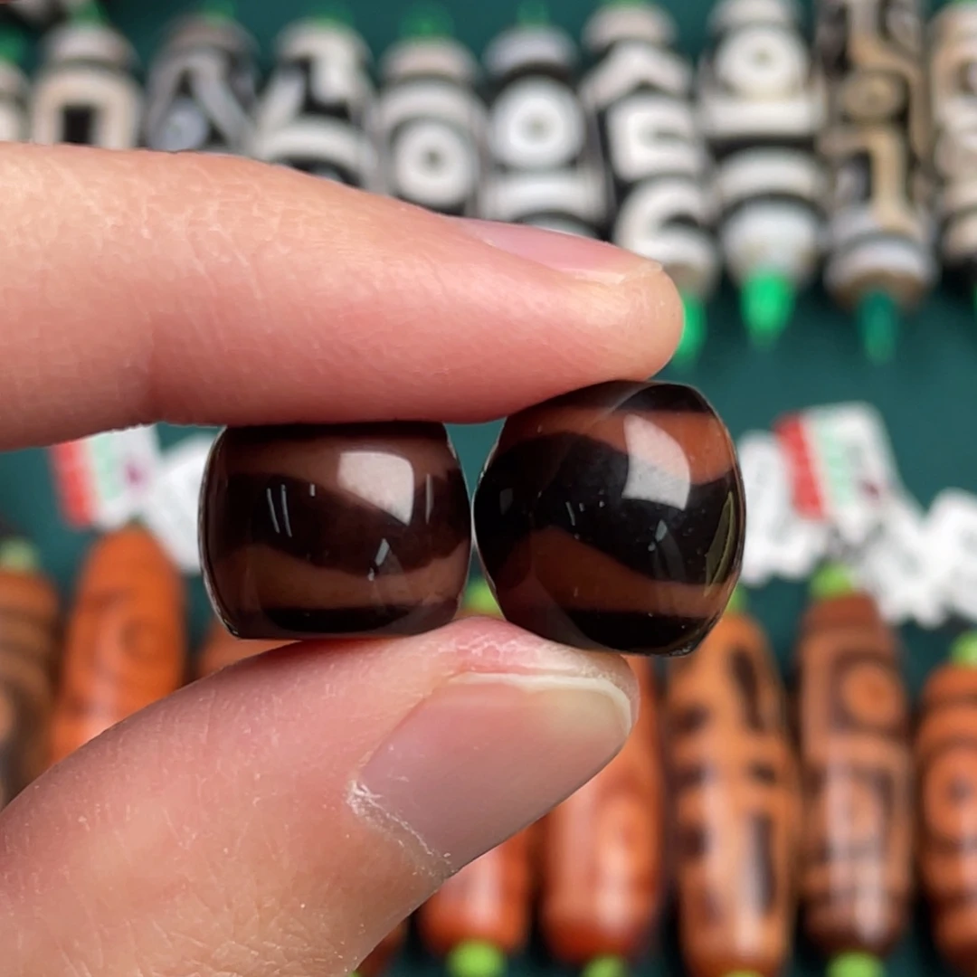 玛瑙/玉髓裸珠12mm 曲贡牙2粒