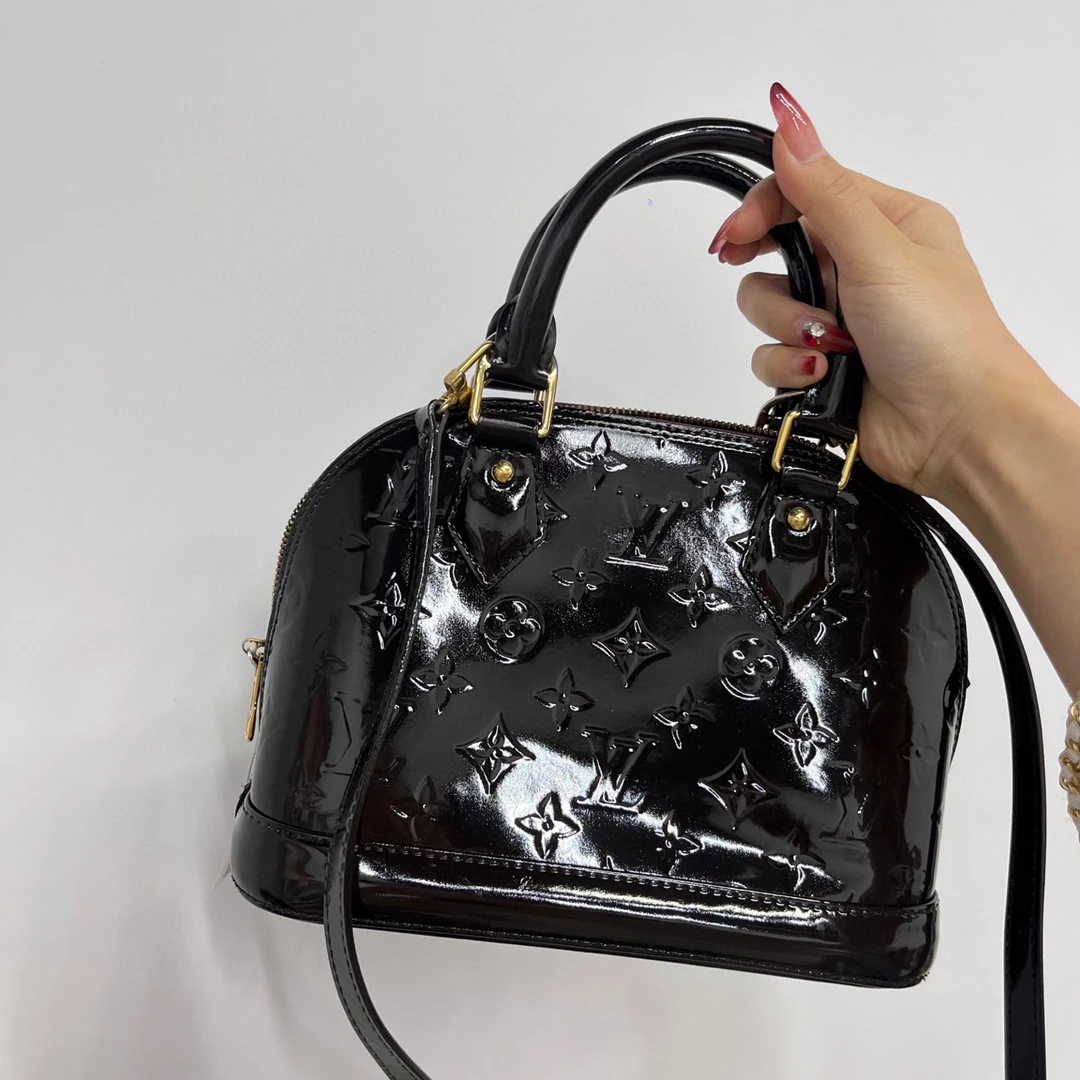 95新 LouisVuitton/路易威登 lv车厘子色贝壳bb斜挎包