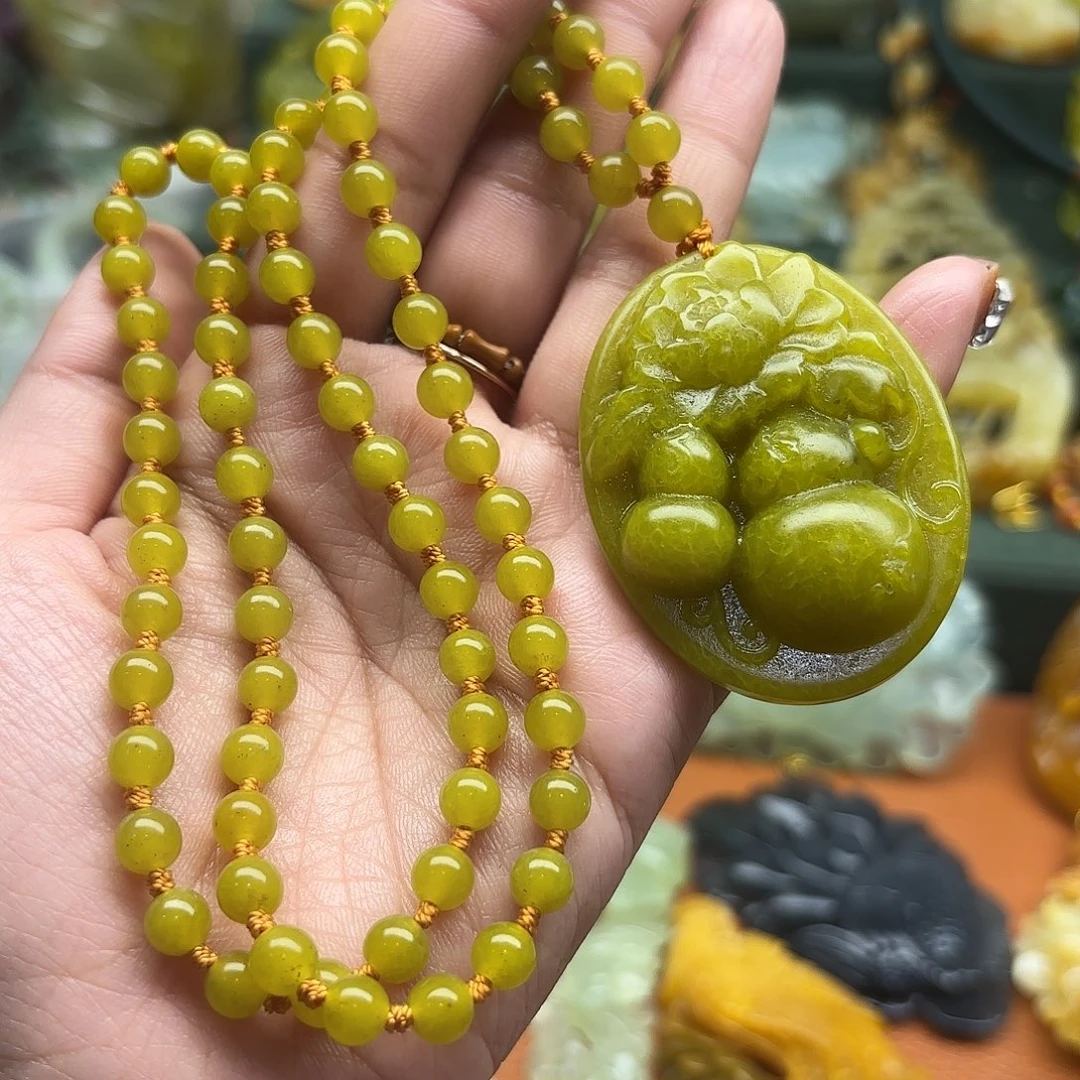 蛇纹石玉未镶嵌颈饰