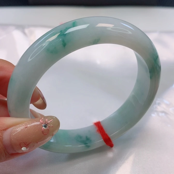 翡翠手镯未镶嵌鑫***窗54圈