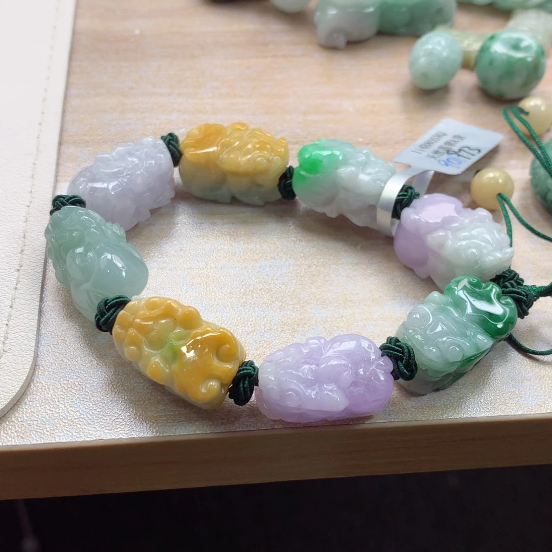 翡翠未镶嵌颈饰吊坠