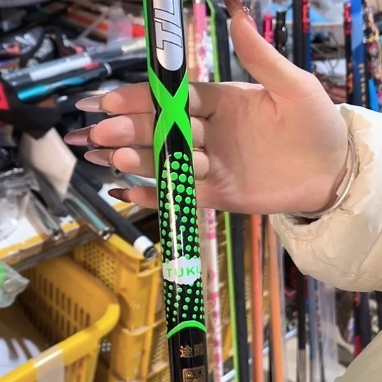 支架杆2.7米一根微瑕。   黑绿