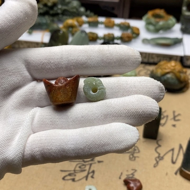 岫岩河磨玉（透闪石质玉）挂件未镶嵌小**光