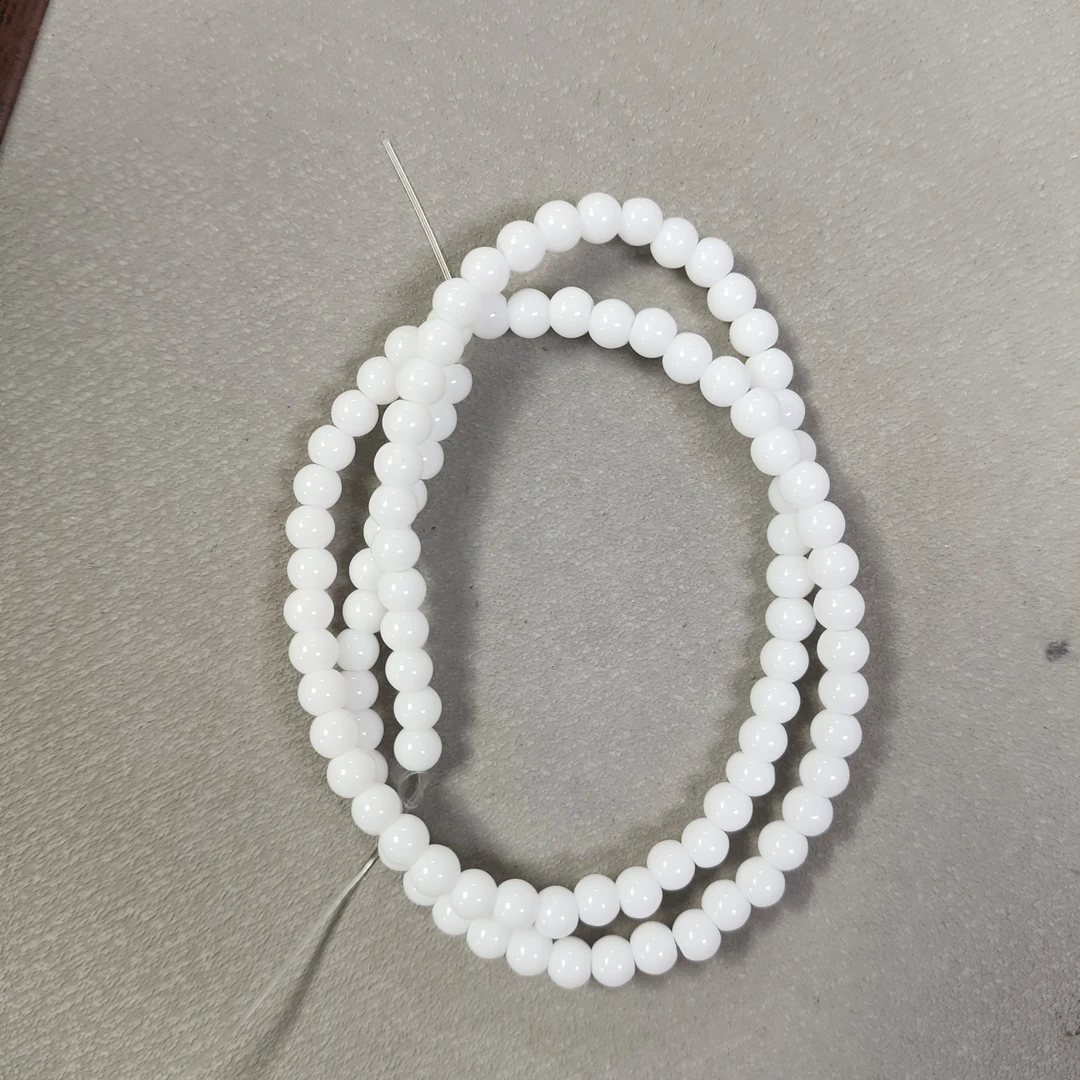 1068号卡4.4mm白色半成品项圈